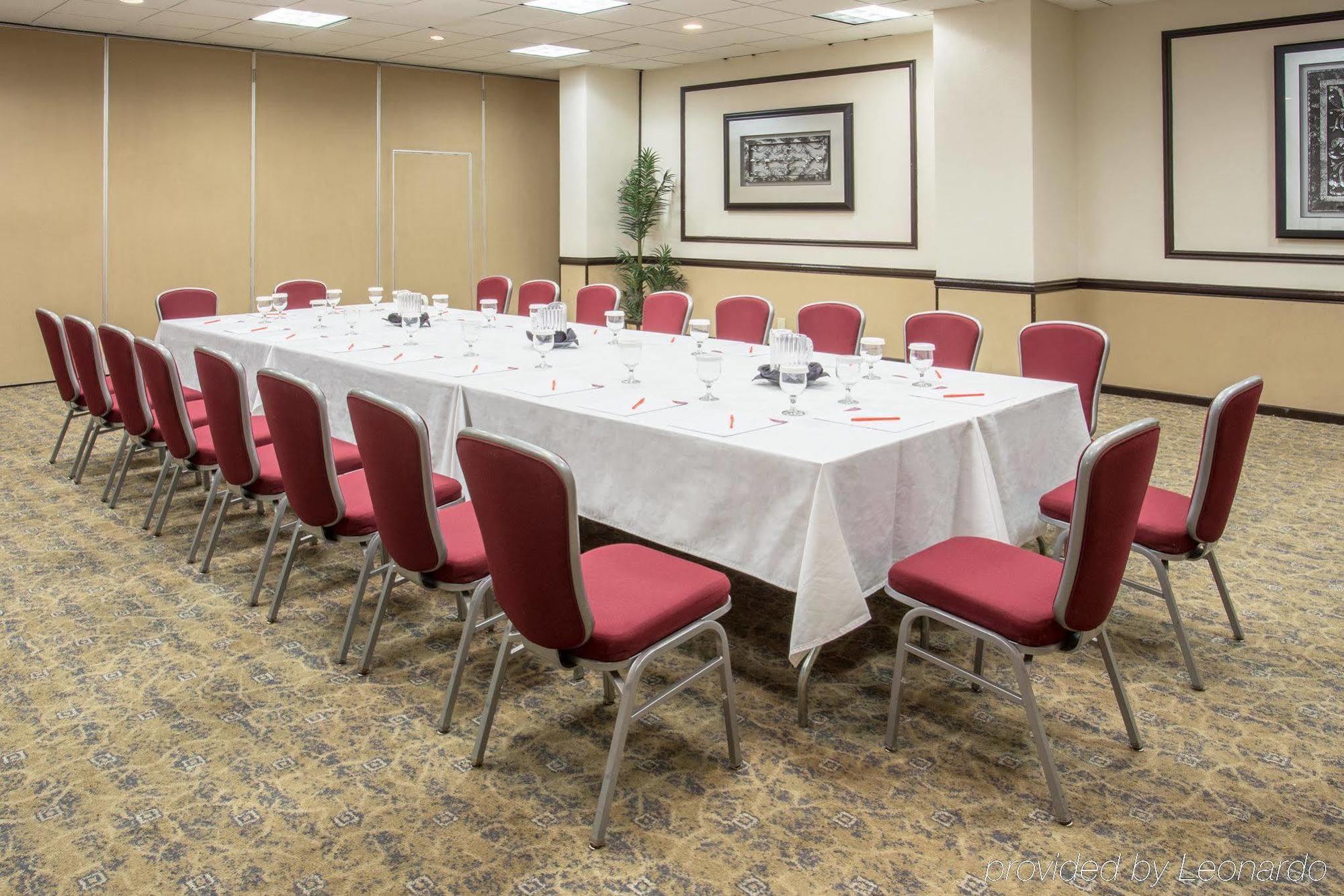 Crowne Plaza Suites Houston - Near Sugar Land Esterno foto