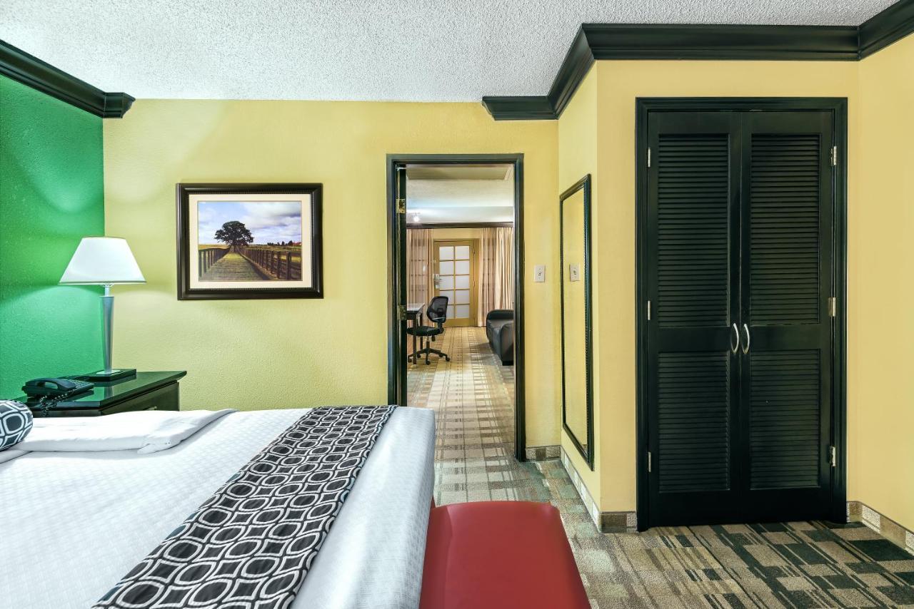 Crowne Plaza Suites Houston - Near Sugar Land Esterno foto