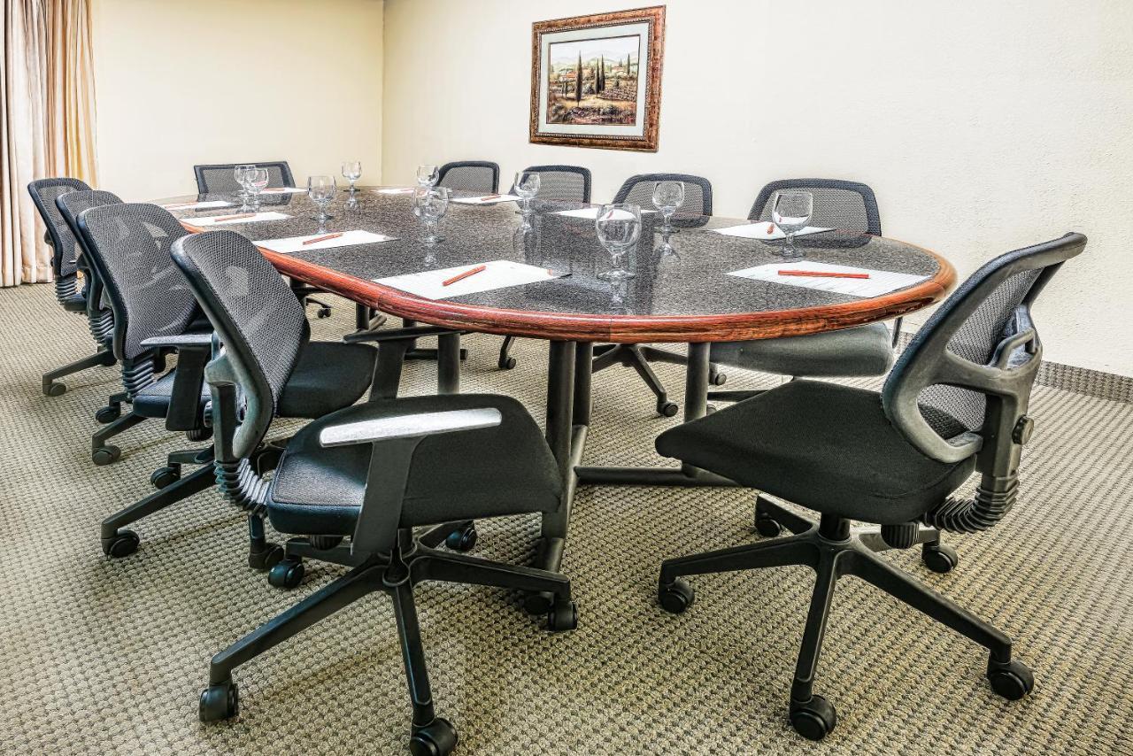 Crowne Plaza Suites Houston - Near Sugar Land Esterno foto